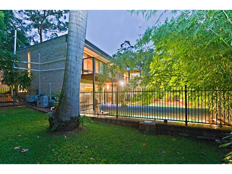 8 Aurora Crescent, Kenmore QLD 4069