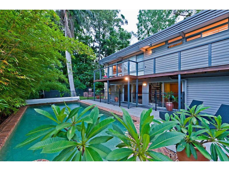 8 Aurora Crescent, Kenmore QLD 4069