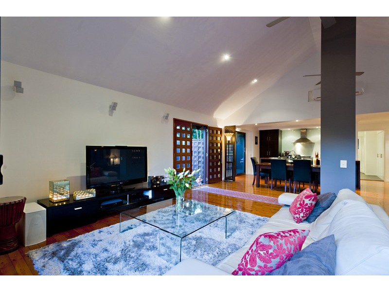 48 Tucker Street, Chapel Hill QLD 4069