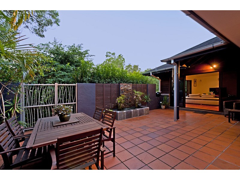 48 Tucker Street, Chapel Hill QLD 4069