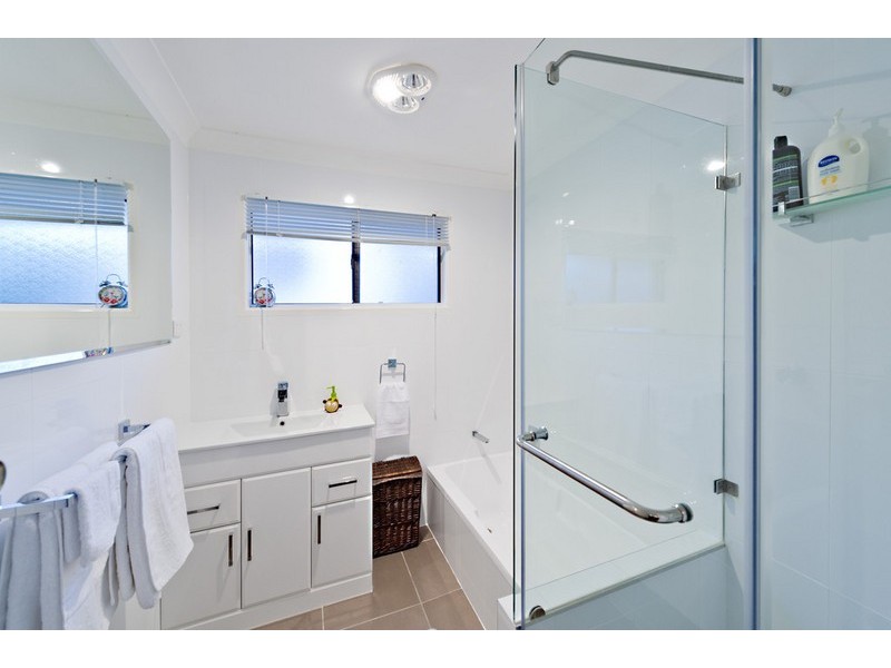 30 Aurora Crescent, Kenmore QLD 4069