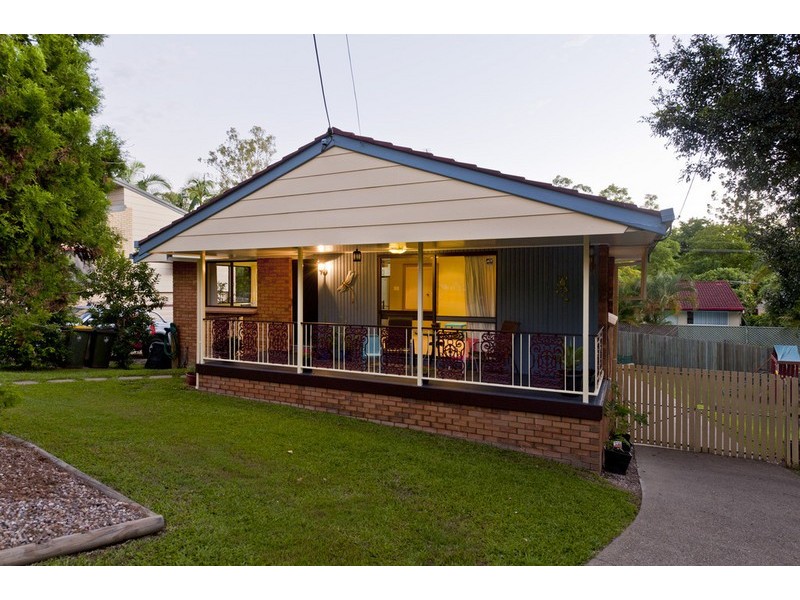30 Aurora Crescent, Kenmore QLD 4069