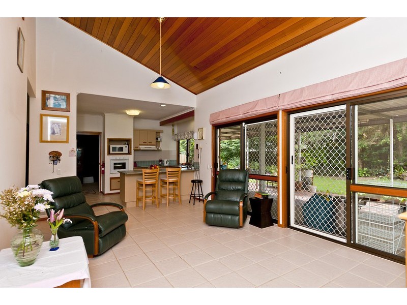 1 Palm Court, Bellbowrie QLD 4070