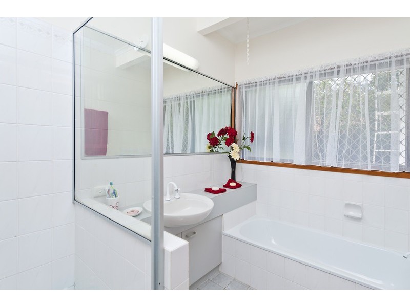 1 Palm Court, Bellbowrie QLD 4070