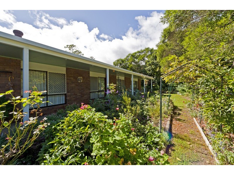 1 Palm Court, Bellbowrie QLD 4070