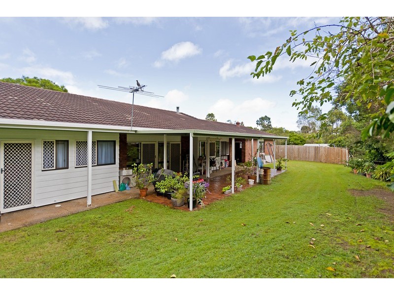 1 Palm Court, Bellbowrie QLD 4070