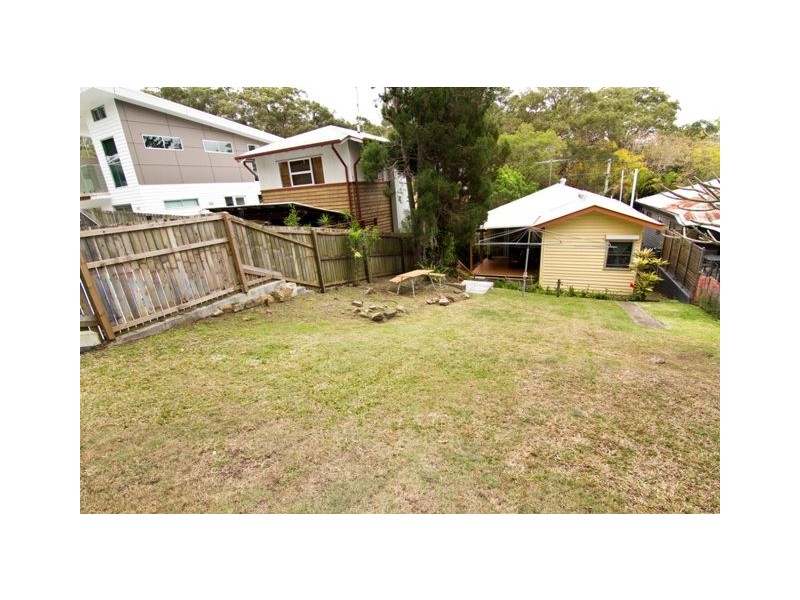 34 Barnett Rd, Bardon QLD 4065