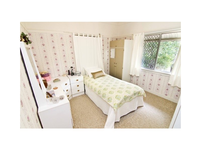 34 Barnett Rd, Bardon QLD 4065