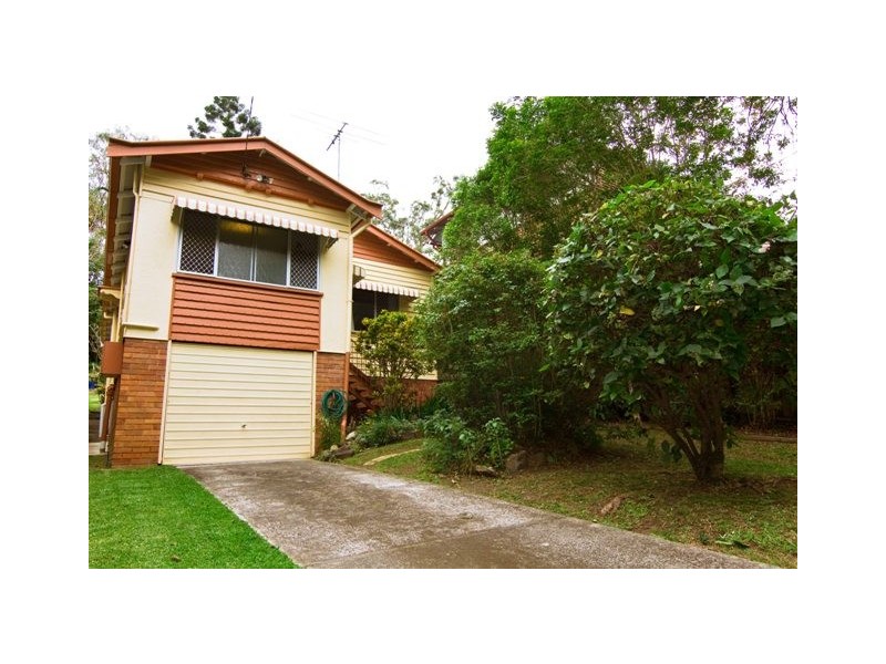 34 Barnett Rd, Bardon QLD 4065