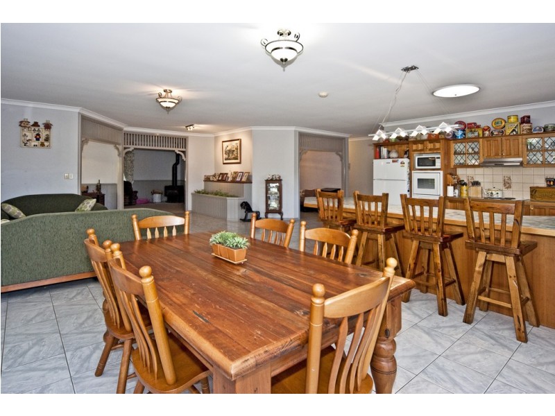 7 Gabbinbar Court, Pine Mountain QLD 4306