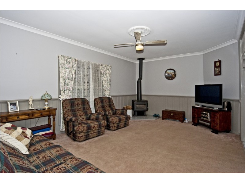 7 Gabbinbar Court, Pine Mountain QLD 4306