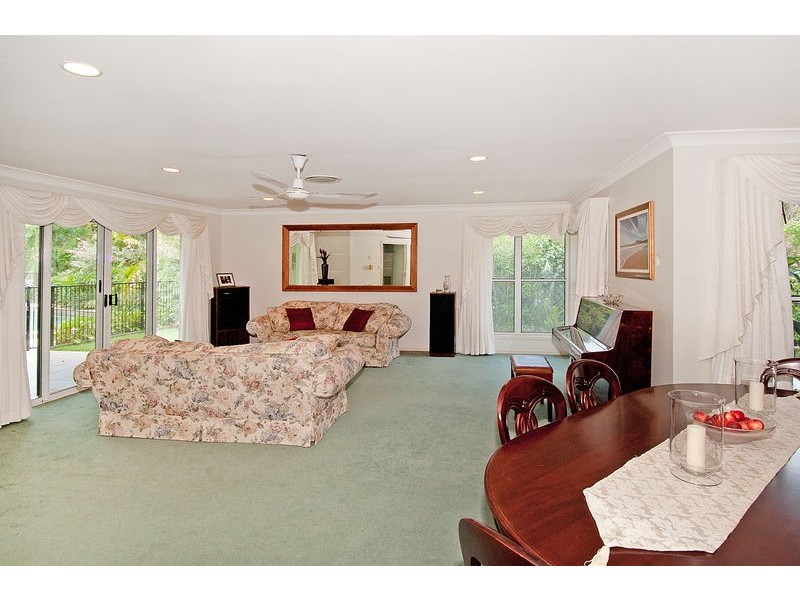 66 Hakea Crescent, Chapel Hill QLD 4069