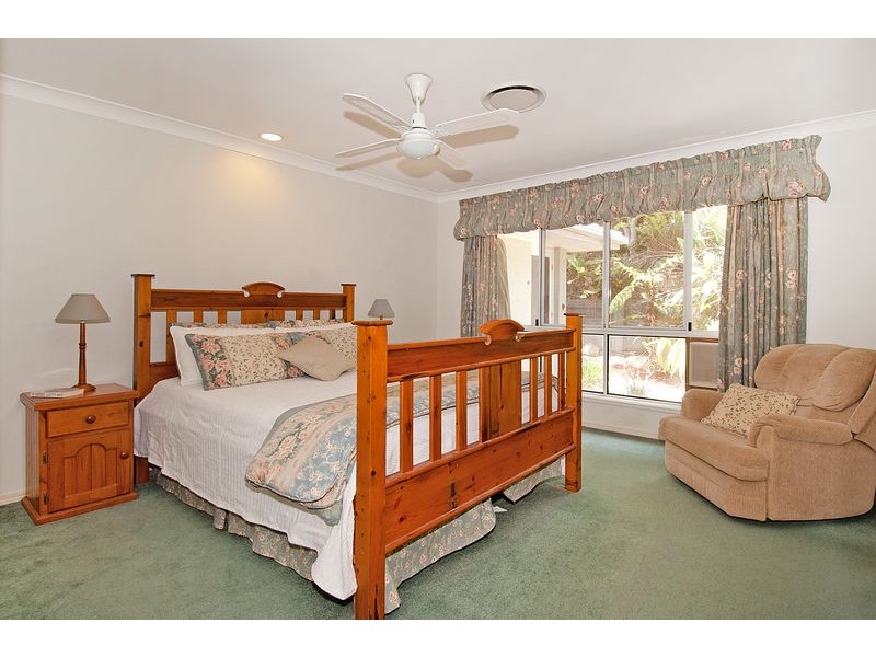 66 Hakea Crescent, Chapel Hill QLD 4069