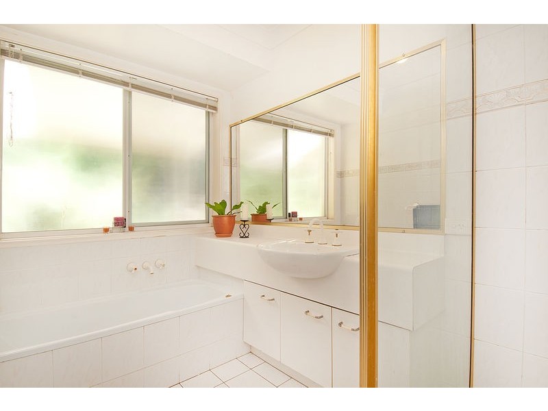 66 Hakea Crescent, Chapel Hill QLD 4069