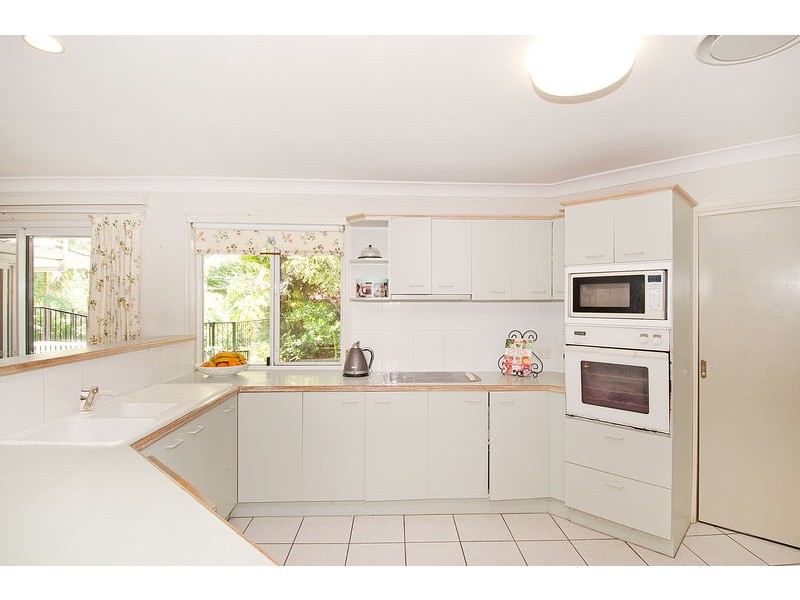 66 Hakea Crescent, Chapel Hill QLD 4069