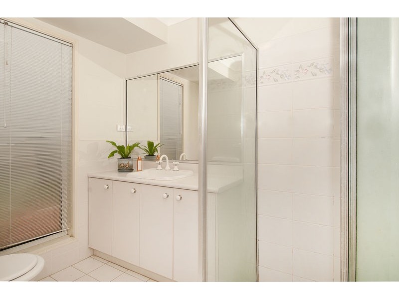 66 Hakea Crescent, Chapel Hill QLD 4069