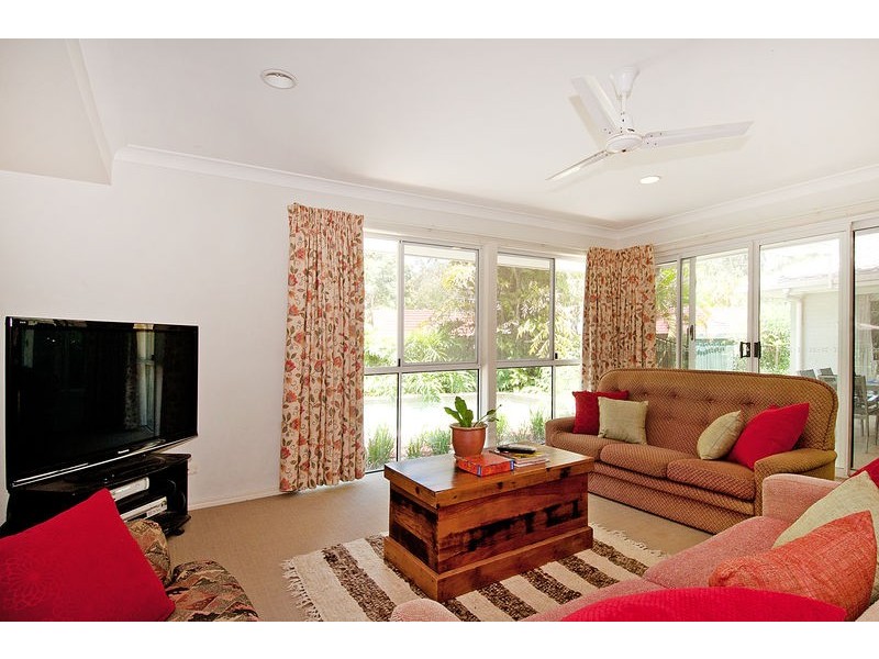 66 Hakea Crescent, Chapel Hill QLD 4069