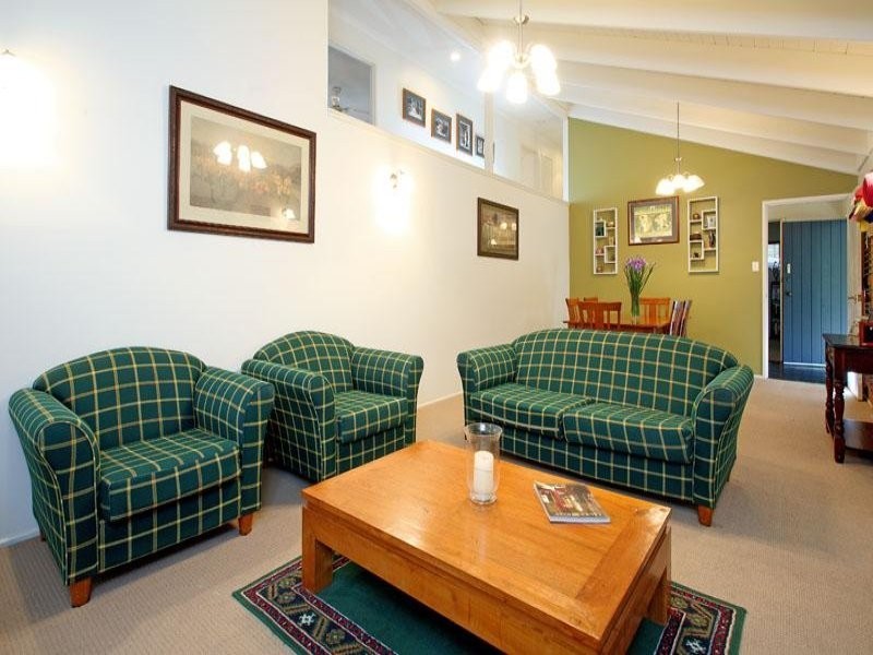 32  Aurora Crescent, Kenmore QLD 4069