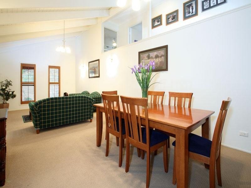 32  Aurora Crescent, Kenmore QLD 4069