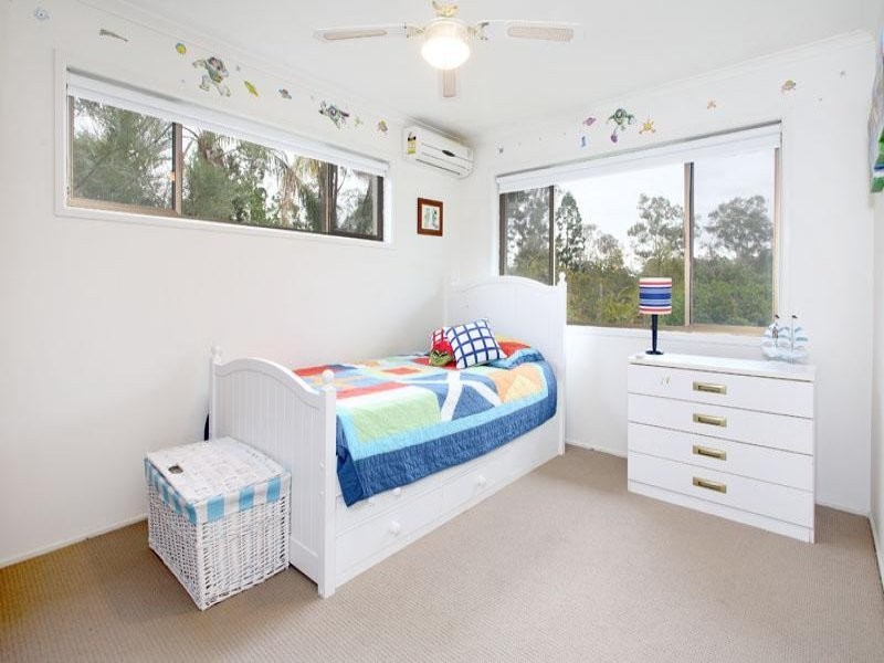 32  Aurora Crescent, Kenmore QLD 4069