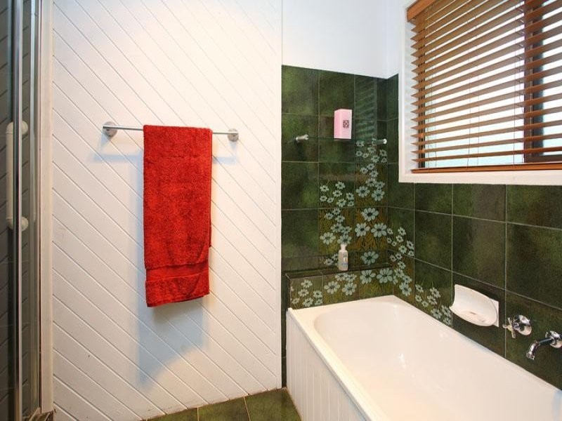 32  Aurora Crescent, Kenmore QLD 4069