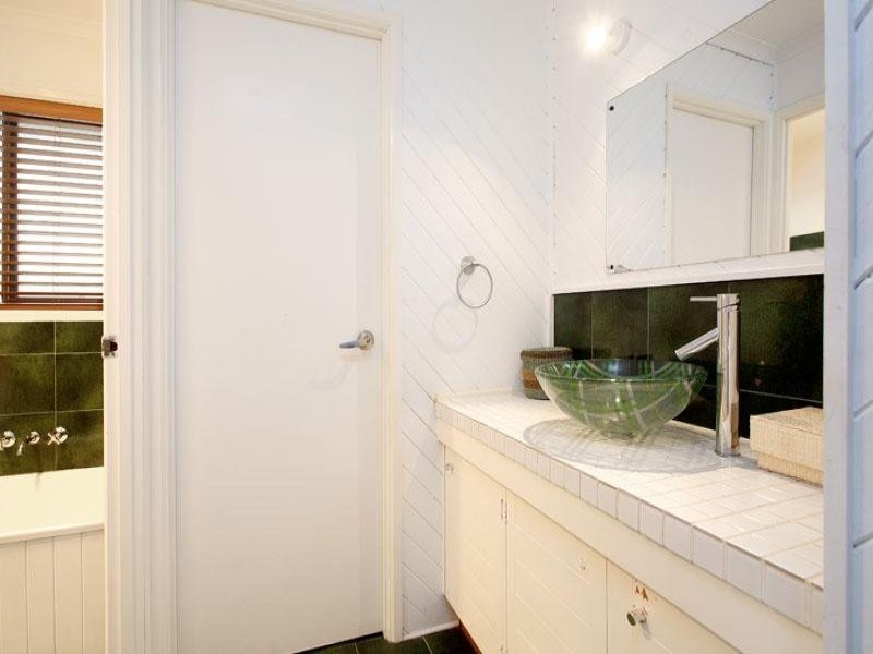 32  Aurora Crescent, Kenmore QLD 4069