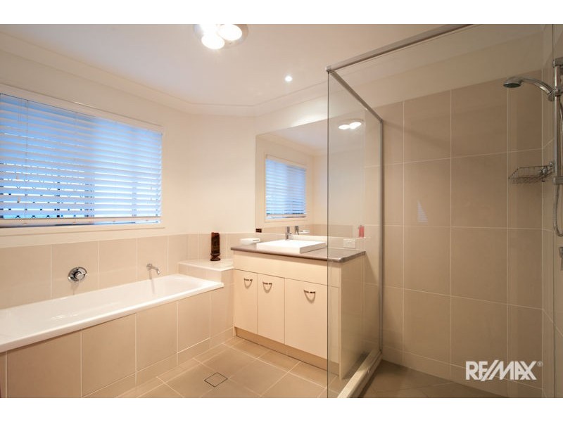 15 Nook Place, Moggill QLD 4070