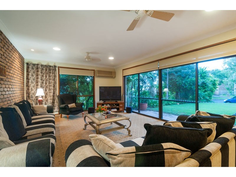 6 Broadmoor Street, Kenmore Hills QLD 4069