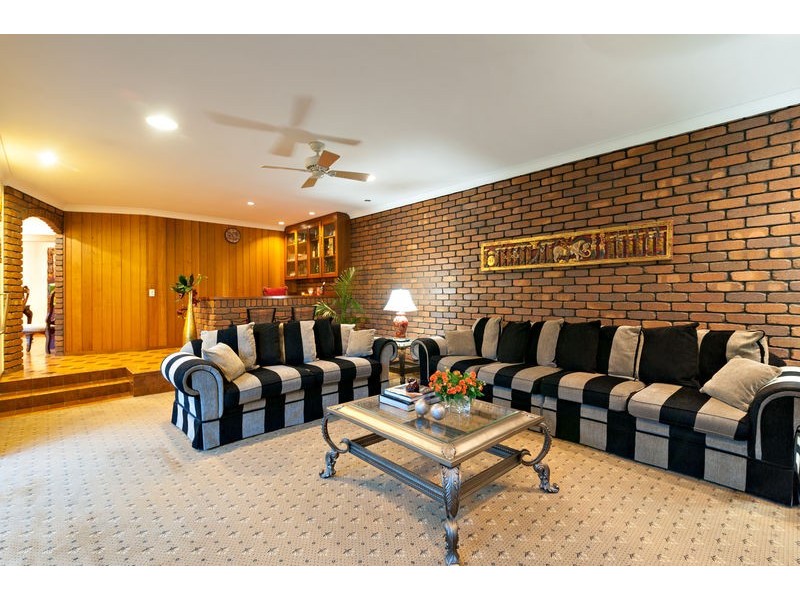 6 Broadmoor Street, Kenmore Hills QLD 4069