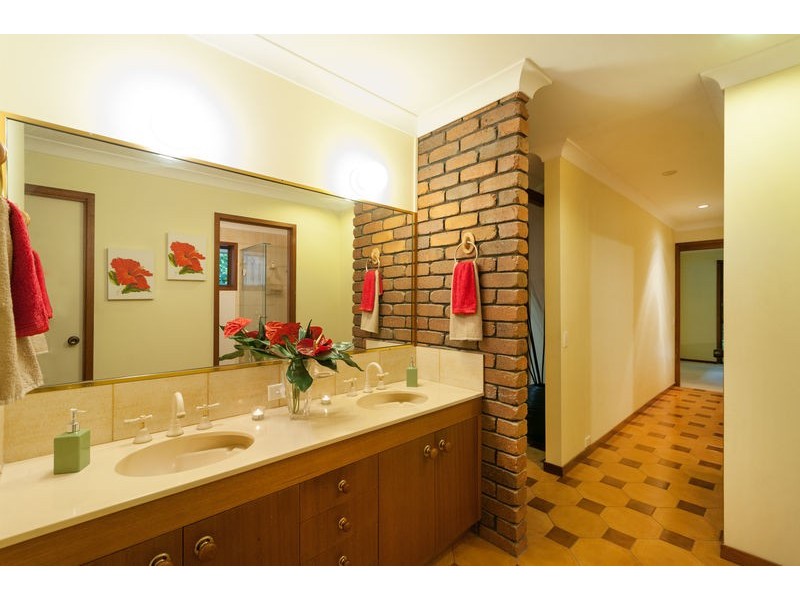 6 Broadmoor Street, Kenmore Hills QLD 4069