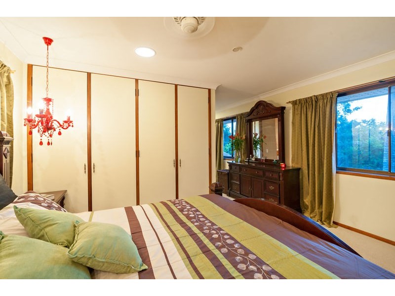 6 Broadmoor Street, Kenmore Hills QLD 4069