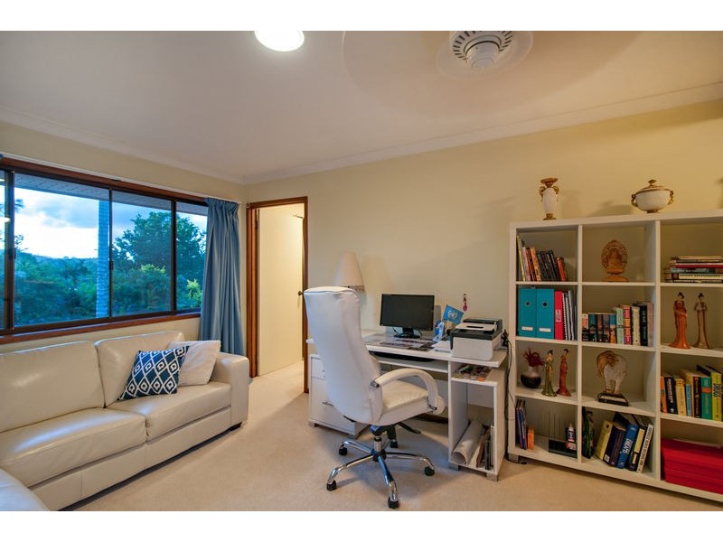 6 Broadmoor Street, Kenmore Hills QLD 4069