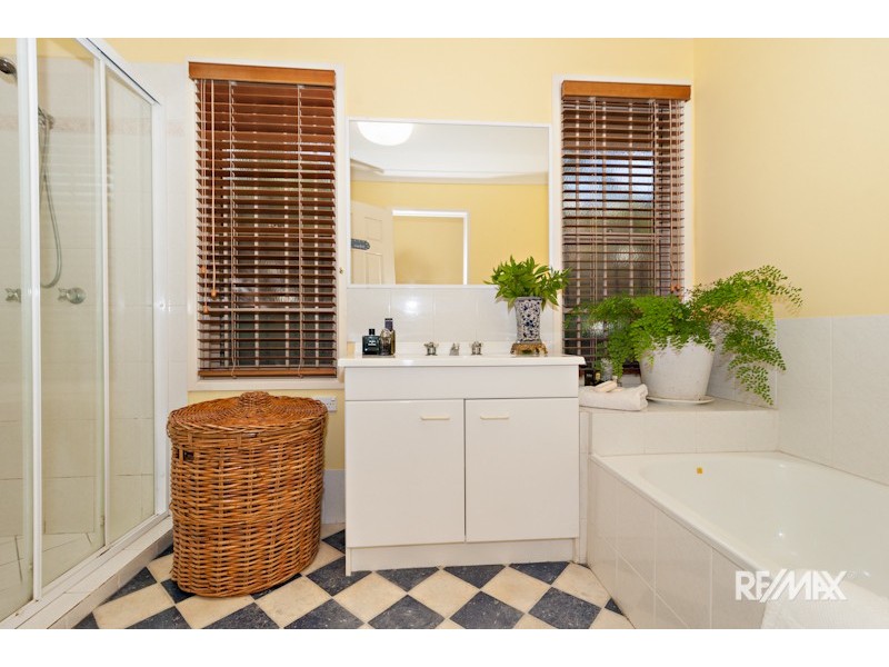 60 Gubberley Street, Kenmore QLD 4069