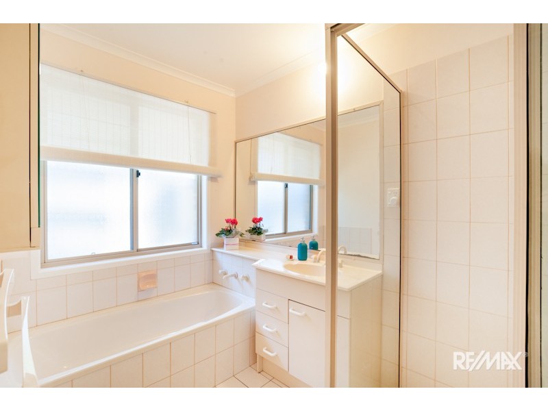 43 Tangmere Street, Chapel Hill QLD 4069