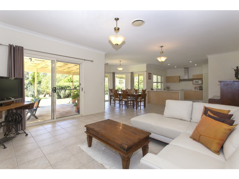 69 Summerland Place, Pullenvale QLD 4069