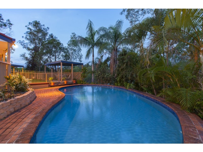 5 Aurora Crescent, Kenmore QLD 4069