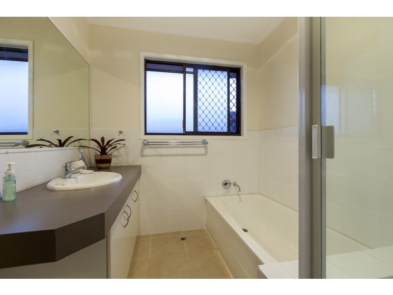 5 Aurora Crescent, Kenmore QLD 4069