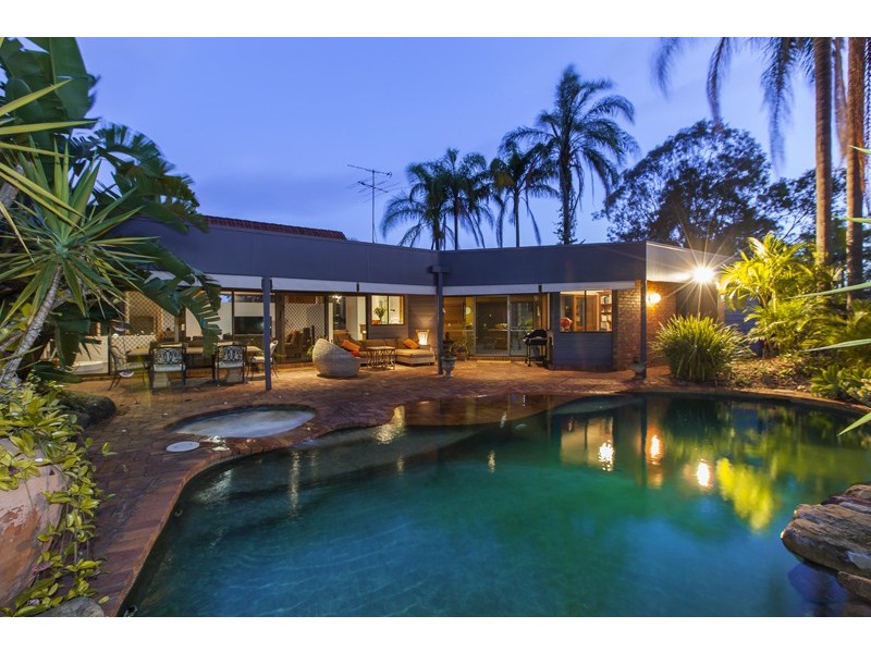 8 Bulley Place, Chapel Hill QLD 4069