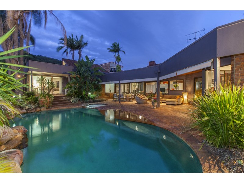 8 Bulley Place, Chapel Hill QLD 4069