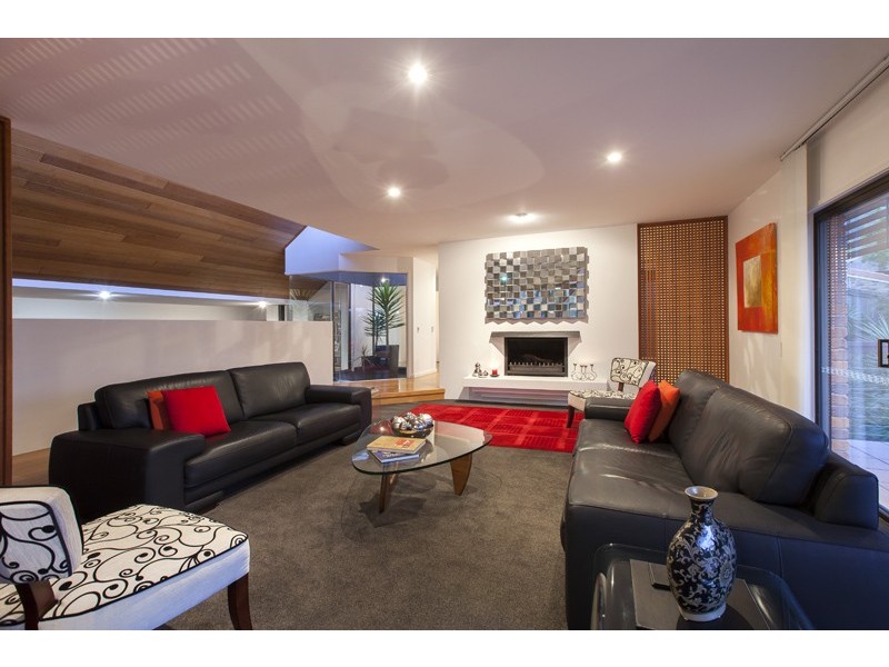 8 Bulley Place, Chapel Hill QLD 4069