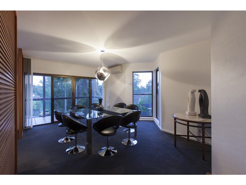 8 Bulley Place, Chapel Hill QLD 4069