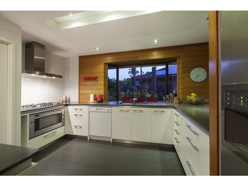 8 Bulley Place, Chapel Hill QLD 4069