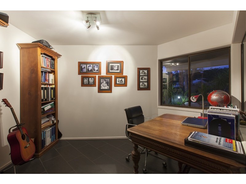 8 Bulley Place, Chapel Hill QLD 4069