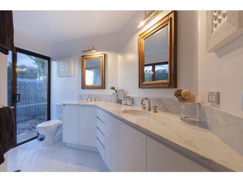 8 Bulley Place, Chapel Hill QLD 4069