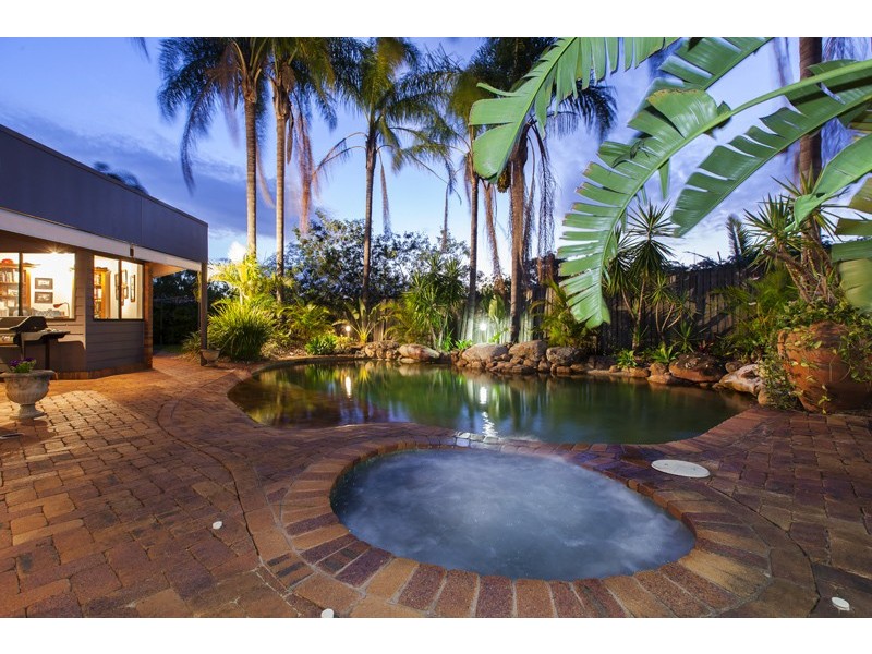 8 Bulley Place, Chapel Hill QLD 4069