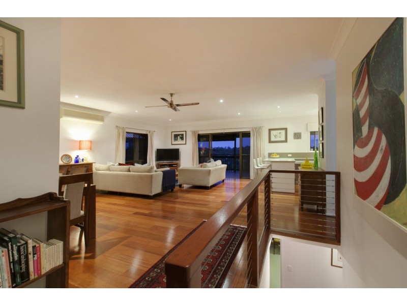 13 Hakea Crescent, Chapel Hill QLD 4069