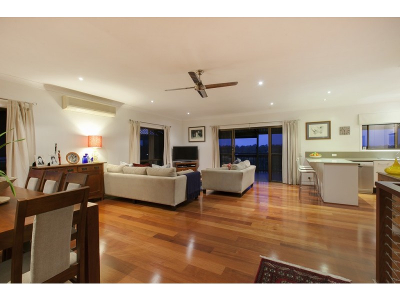 13 Hakea Crescent, Chapel Hill QLD 4069