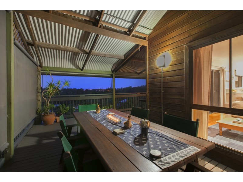 13 Hakea Crescent, Chapel Hill QLD 4069