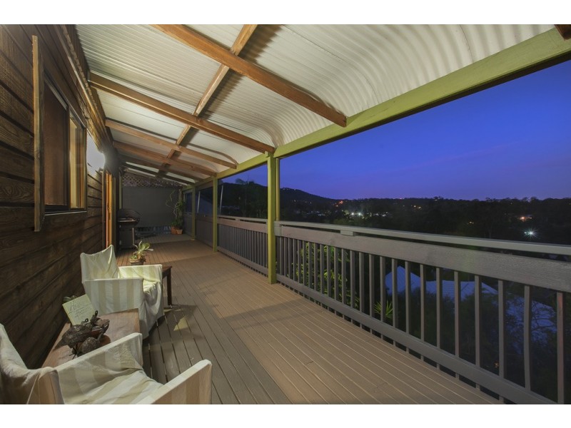 13 Hakea Crescent, Chapel Hill QLD 4069