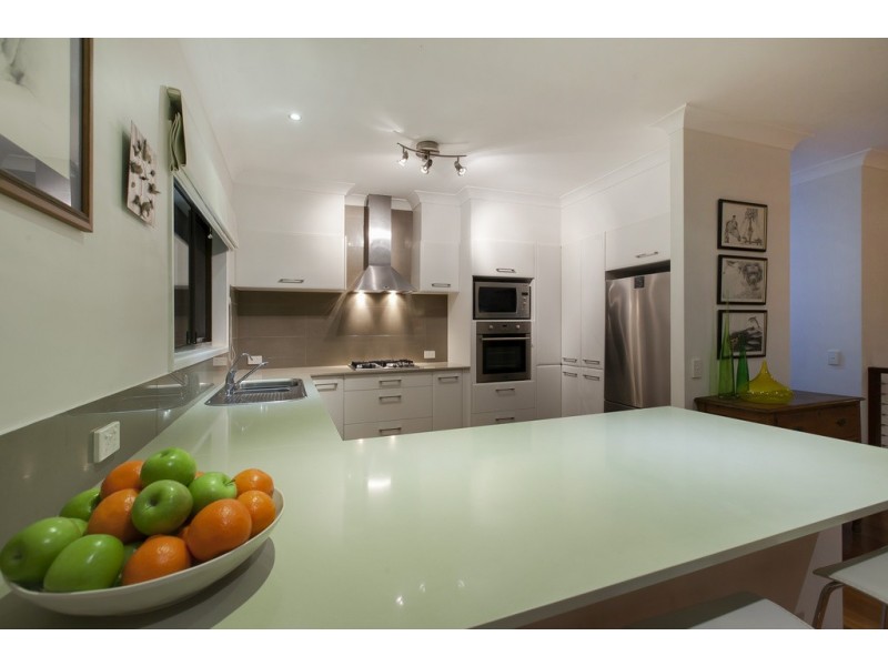 13 Hakea Crescent, Chapel Hill QLD 4069